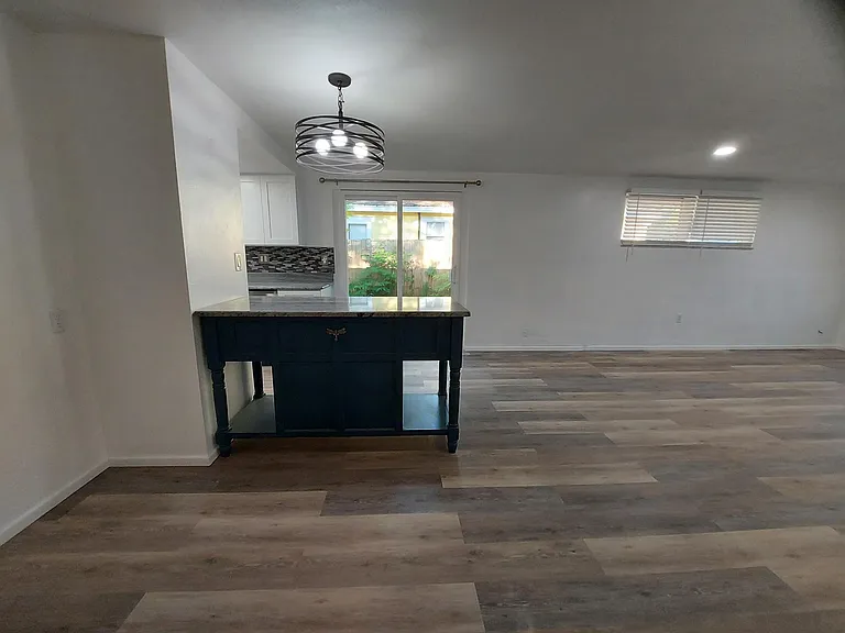 1071 Highland St — Photo 10