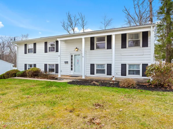 11 Farmhouse Rd, Mountain Top, PA 18707