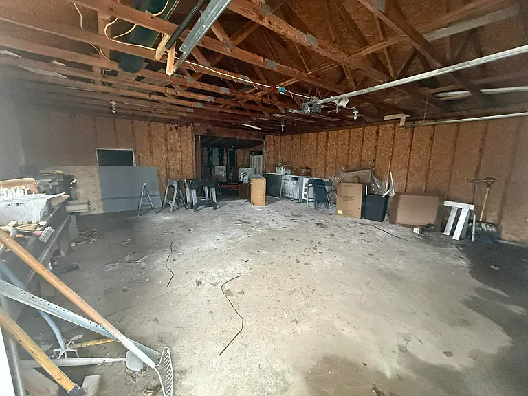 1442 Eleven Mile Rd — Photo 11