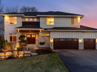 18305 Dove Ct, Eden Prairie, MN 55347