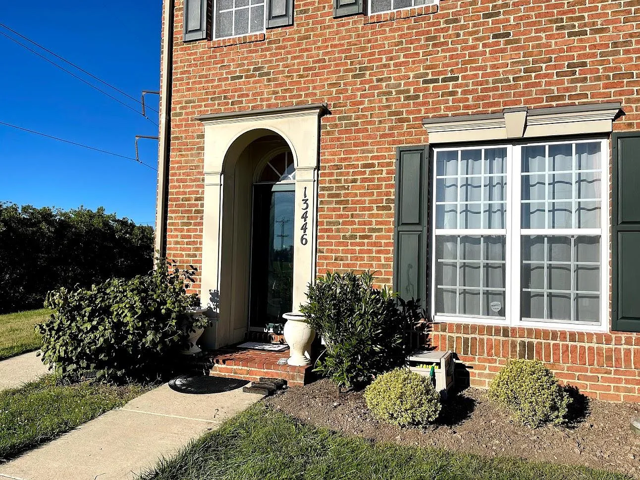 3 bed, 2.5 bath, 2632 sqft, $3,365 — Photo 2