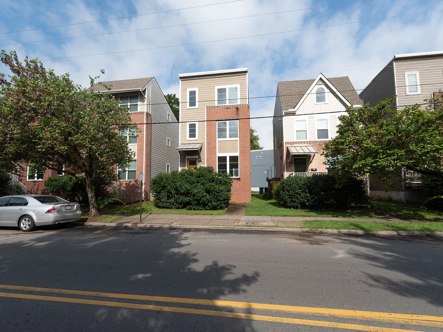 3 bed, 3.5 bath, 1517 sqft, $2,800 — Photo 1