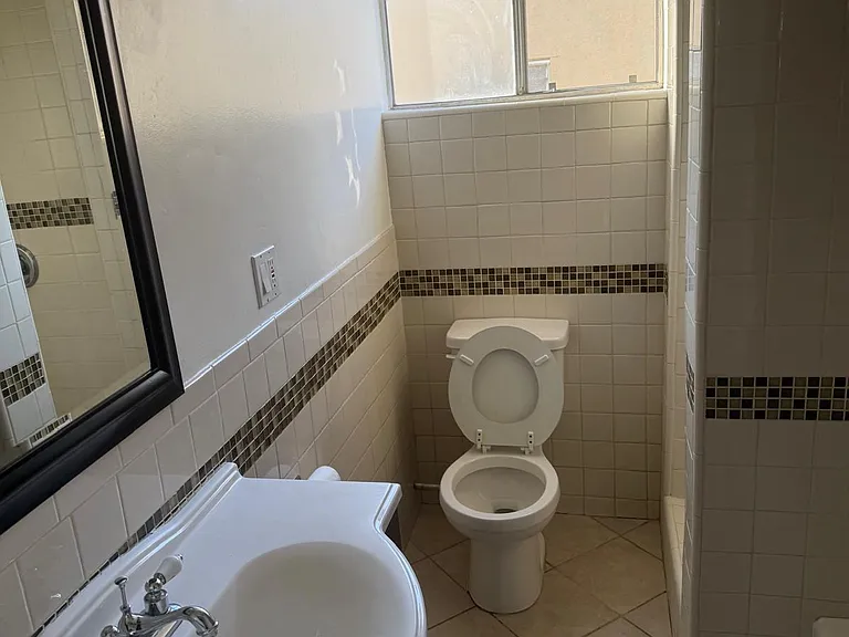 1016 N Stanley Ave #8 — Photo 3