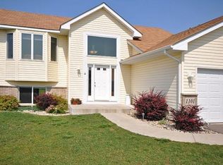 1101 Prairie Ridge Ln, Lester Prairie, MN 55354