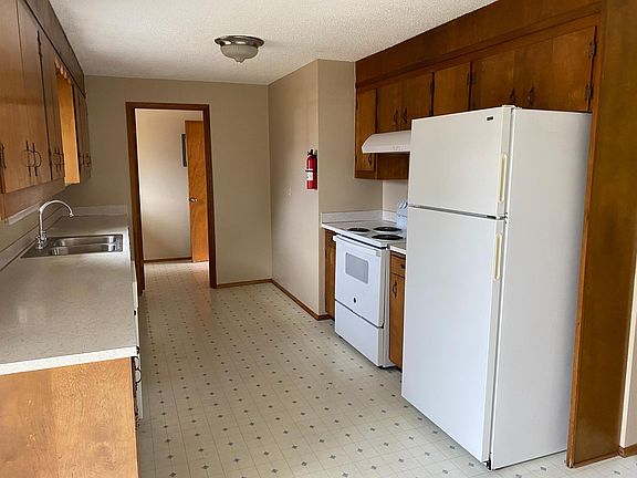 3rd image of 704 16th St SE