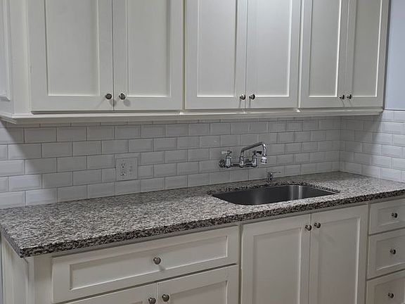 4th image of 717 E Sunset Ave #717A