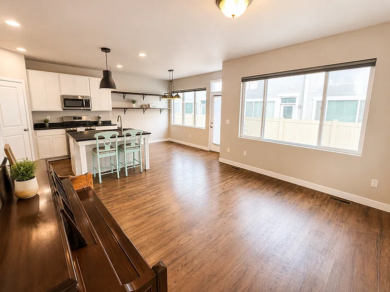 Full Open Floor