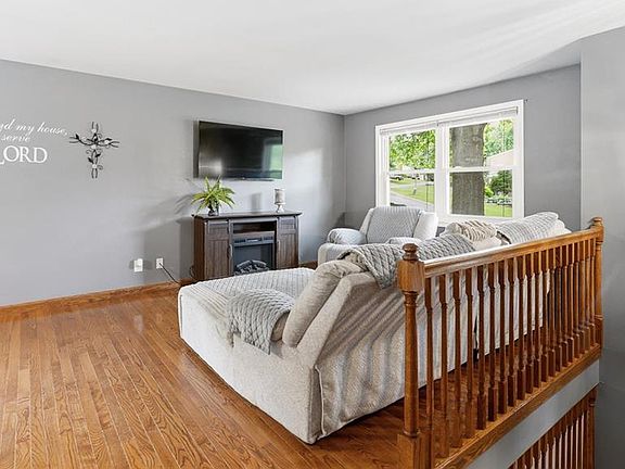 5th image of 1712 Sparrow Point Ln
