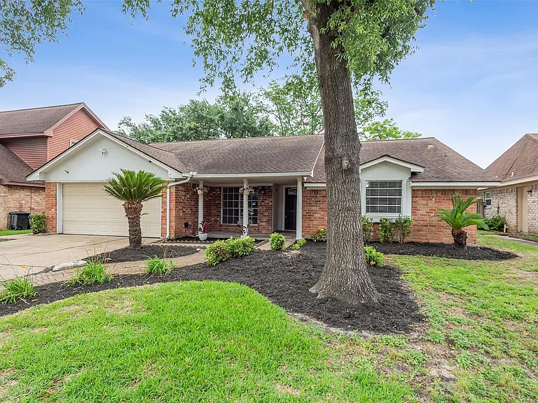 239 Blackwater Ln — Photo 2