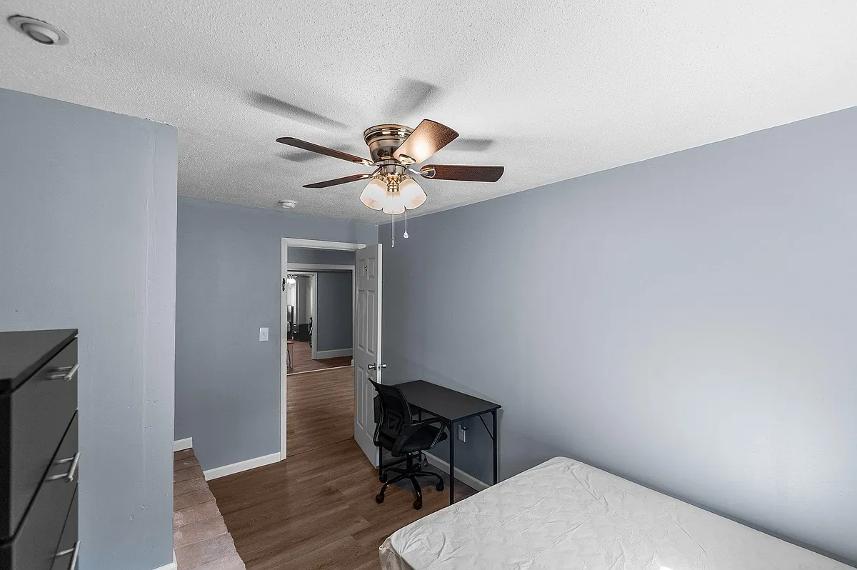 Building Photo - N Sylvan Dr