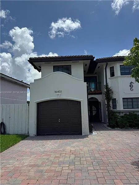 3 bed, 2.5 bath, 1654 sqft, $4,500 — Photo 2