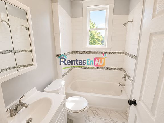 3rd image of 233 Littleton Ave #11C