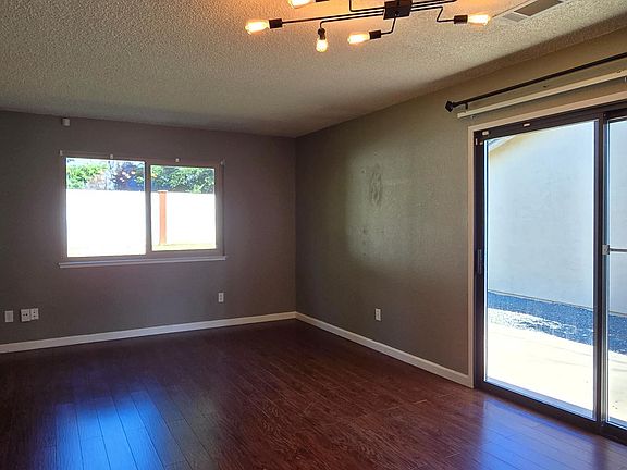 4th image of 2031 California Dr