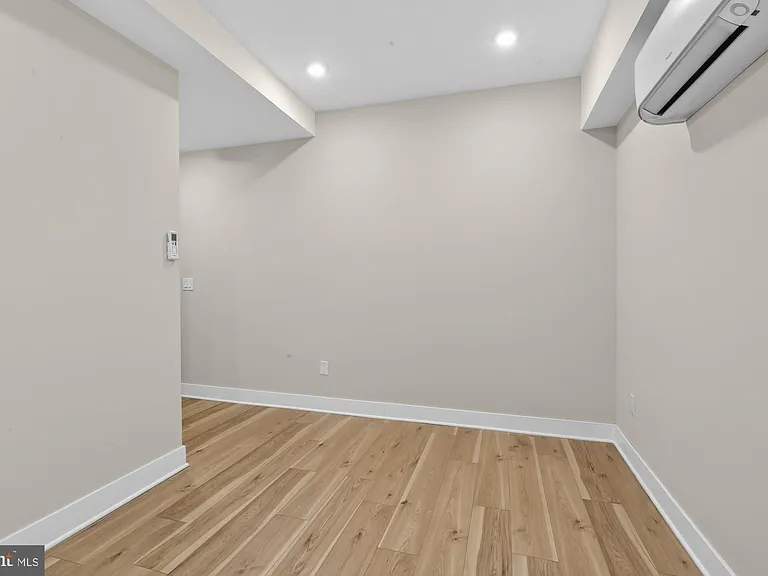 5230 Walnut St #2F — Photo 11