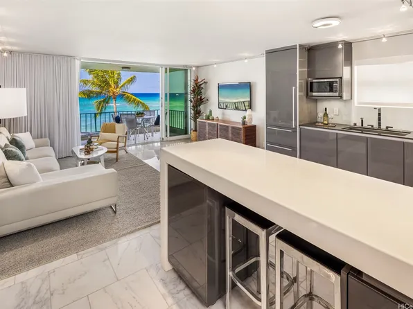 2999 Kalakaua Ave APT 704, Honolulu, HI 96815