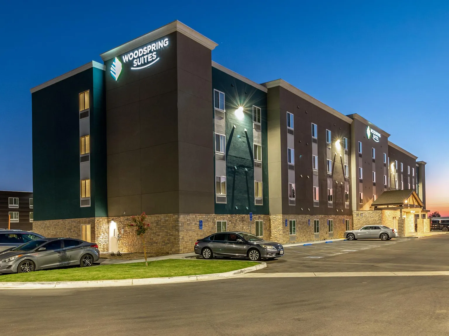 Woodspring Suites — Photo 1