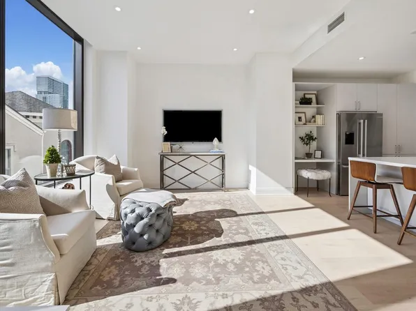 2323 W Main St #305, Houston, TX 77098