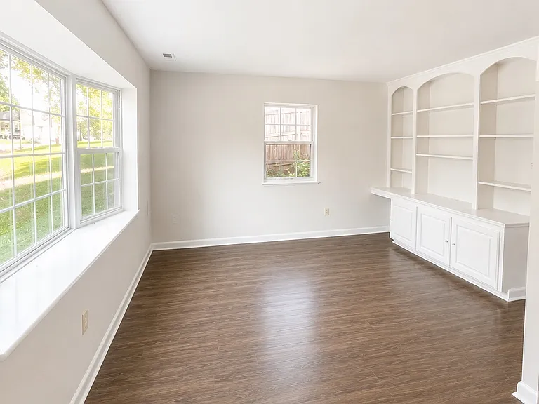 103 Lodge Creek Cir — Photo 2