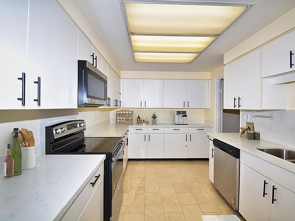 4th image of 2001 Holcombe Blvd Unit 202