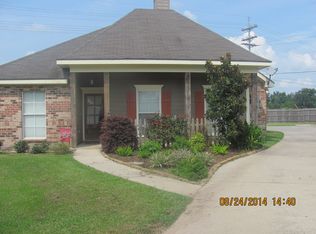 110 Pear Tree Cir, Broussard, LA 70518