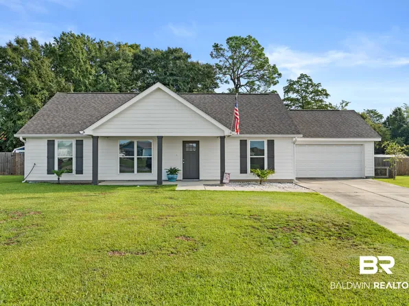228 Lakefront Cir, Summerdale, AL 36580
