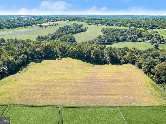 3rd image of Annapolis Rock Rd