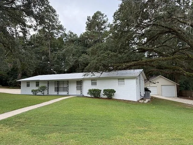 1601 Salmon Dr