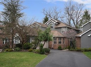 81 Fairway Blvd, Monroe Township, NJ 08831