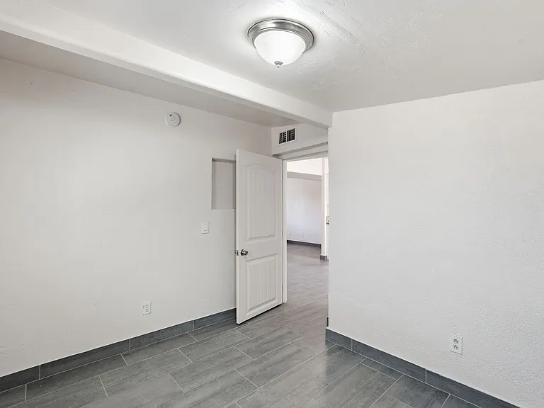 4608 S Fremont Ave — Photo 24