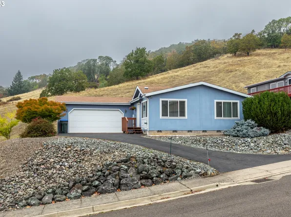 281 SE Cordelia Dr, Myrtle Creek, OR 97457