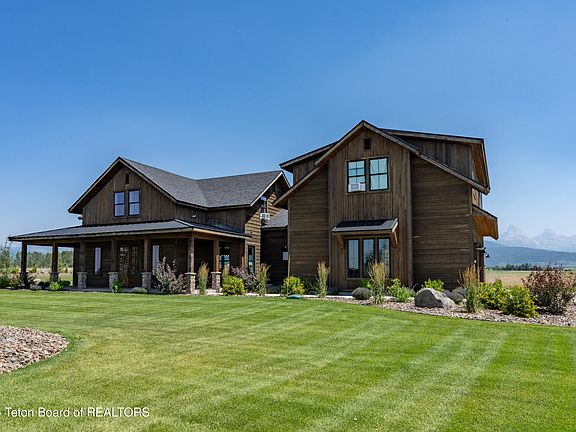 2nd image of 1155 Stillwater Loop