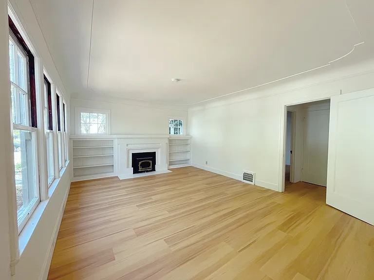 2351 Ramona St — Photo 2