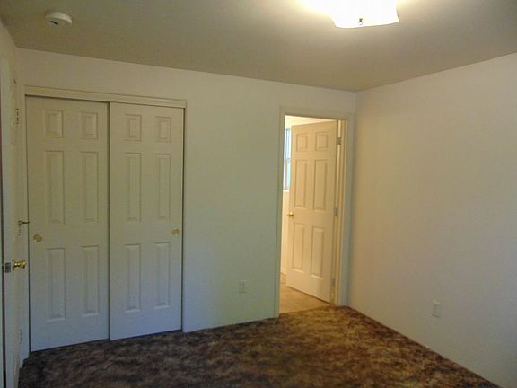 4th image of 2389D Howard Ave