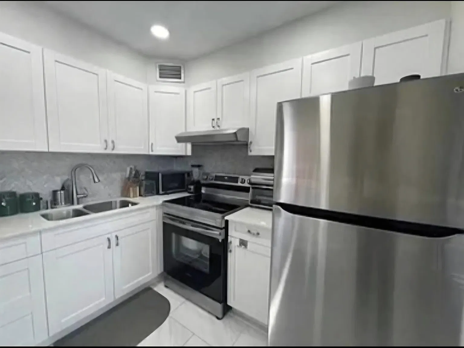 1920 NE 51st Ct — Photo 3