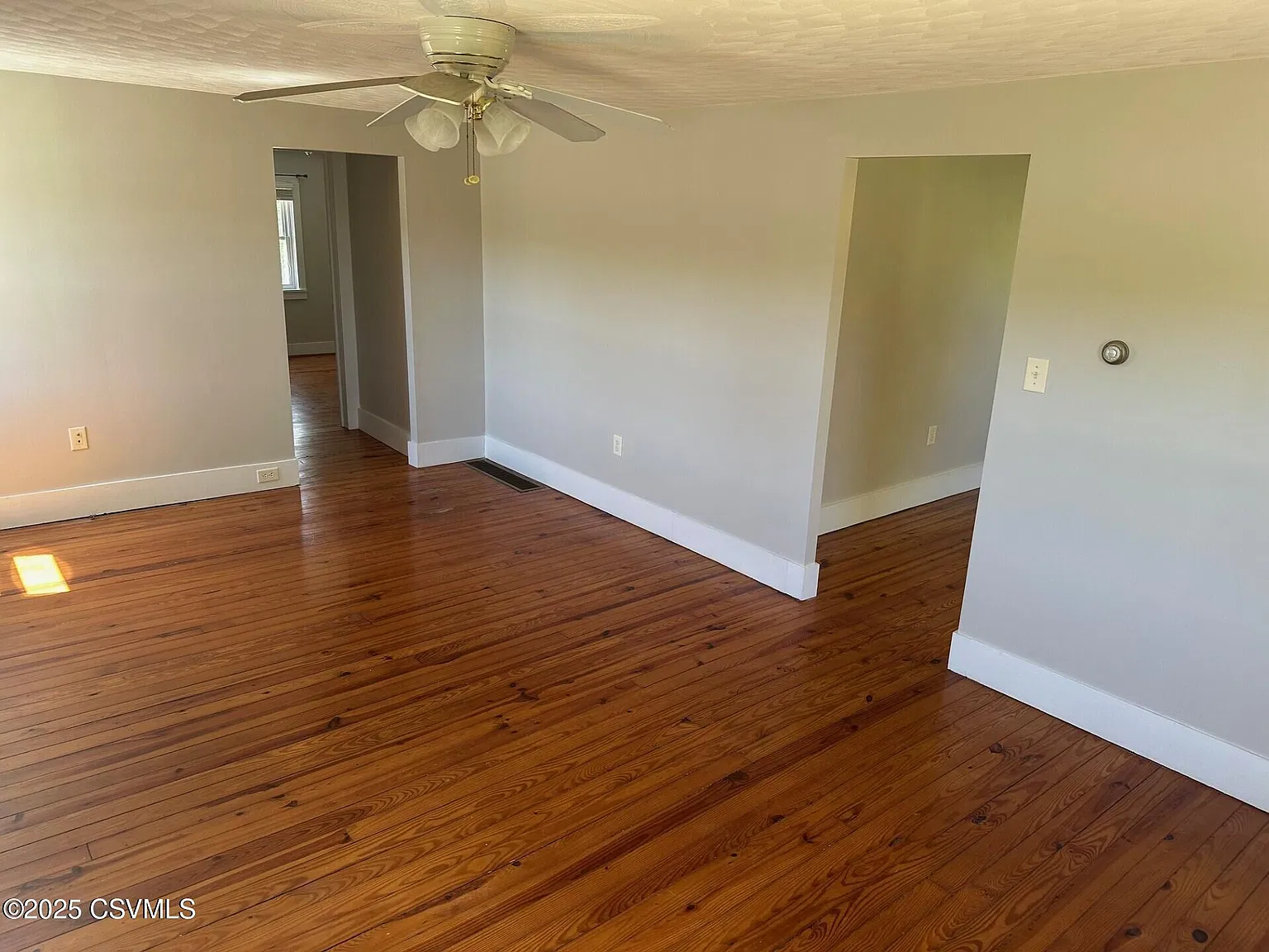 2 bed, 1008 sqft, $1,350 — Photo 3