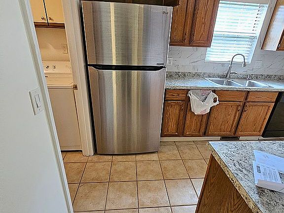 4th image of 14914 Royal Ridge Ln #63