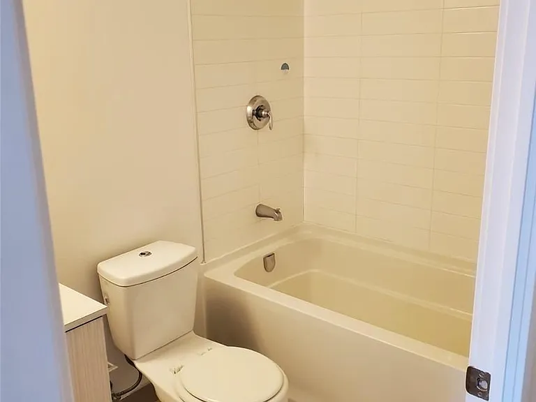 11 Wellesley St W #3910 — Photo 8