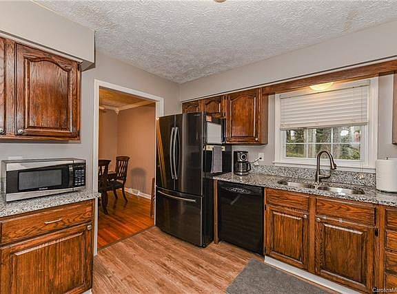 3rd image of 5723 Idlebrook Dr