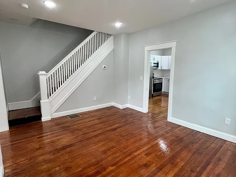 25 N Poplar St — Photo 9