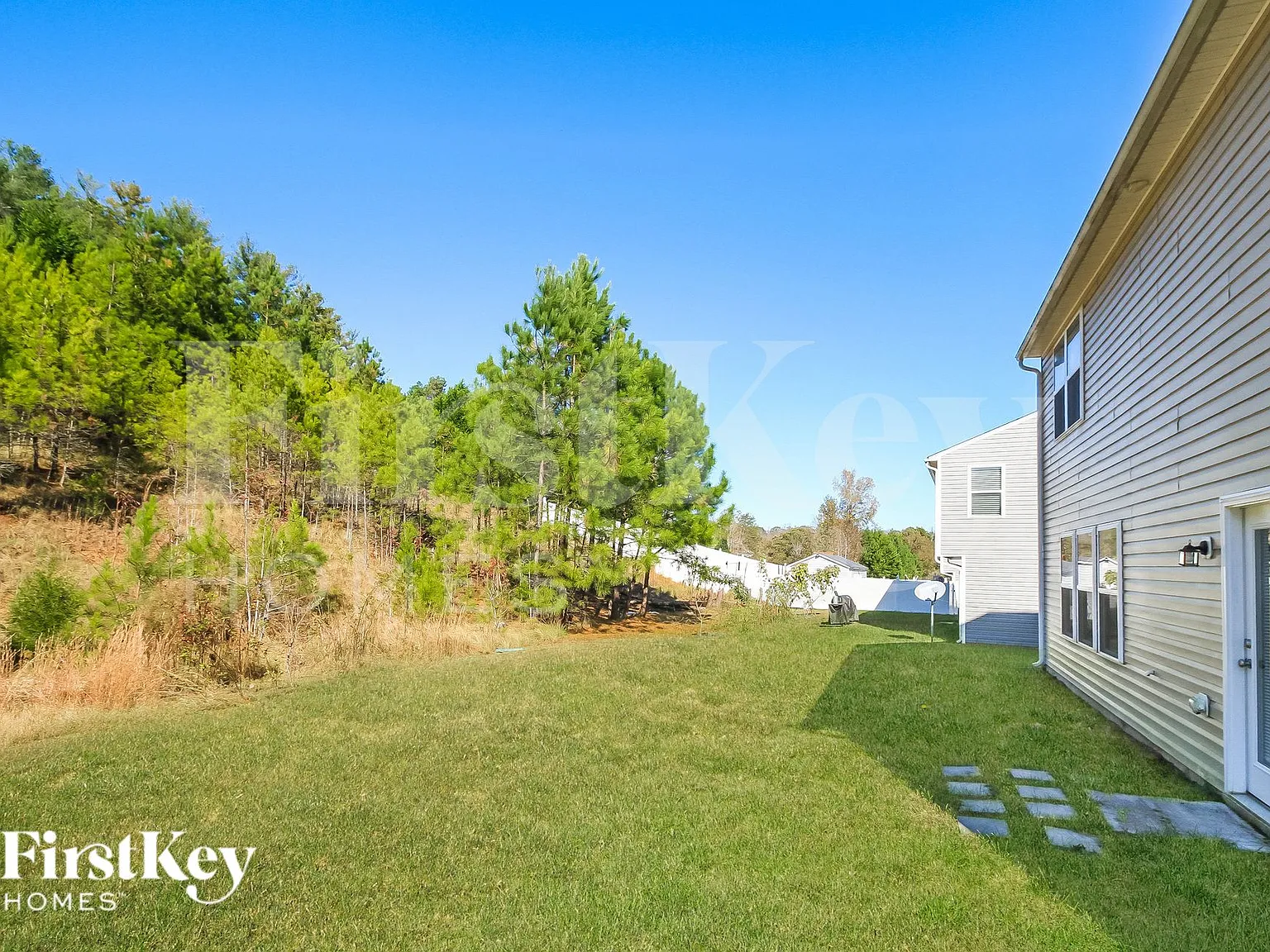 4 bed, 2.5 bath, 2805 sqft, $2,950 — Photo 2