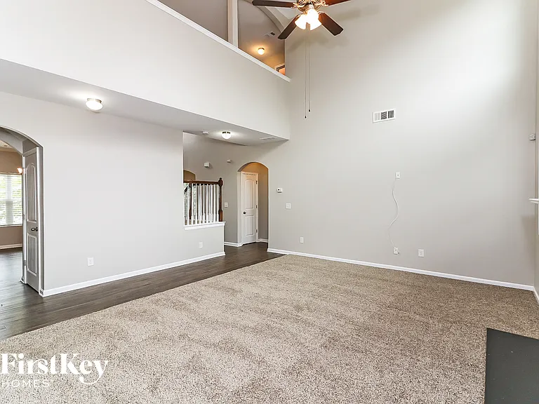 195 Parkcrest Xing — Photo 4