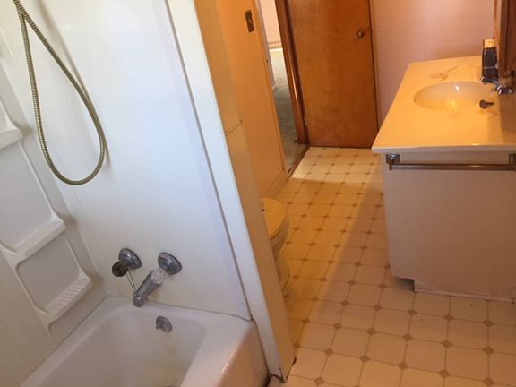 4th image of 10 Robinwood Dr
