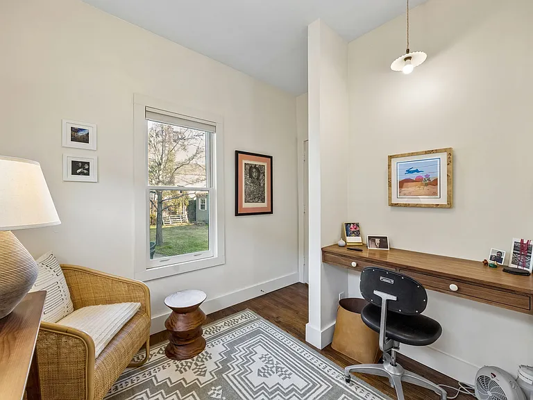 310 N Montclair Ave — Photo 24