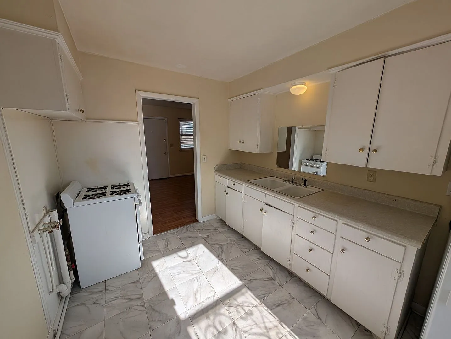 2 bed, 1 bath duplex house in Edmond with central heat and air next to UCO campus — Photo 4