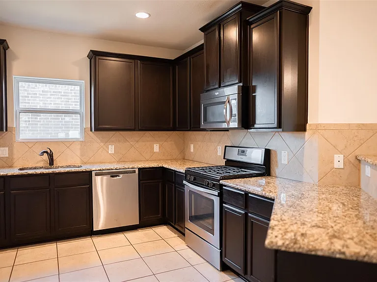 7635 Daisy Port Ln — Photo 4