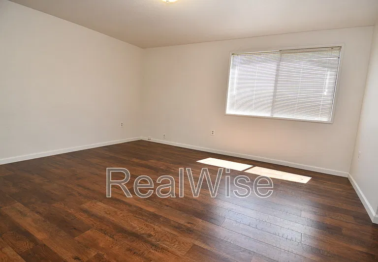 936 SE Sharon Ave — Photo 9