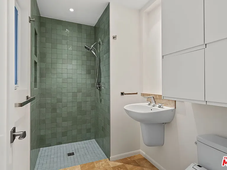9001 Rosewood Ave — Photo 31