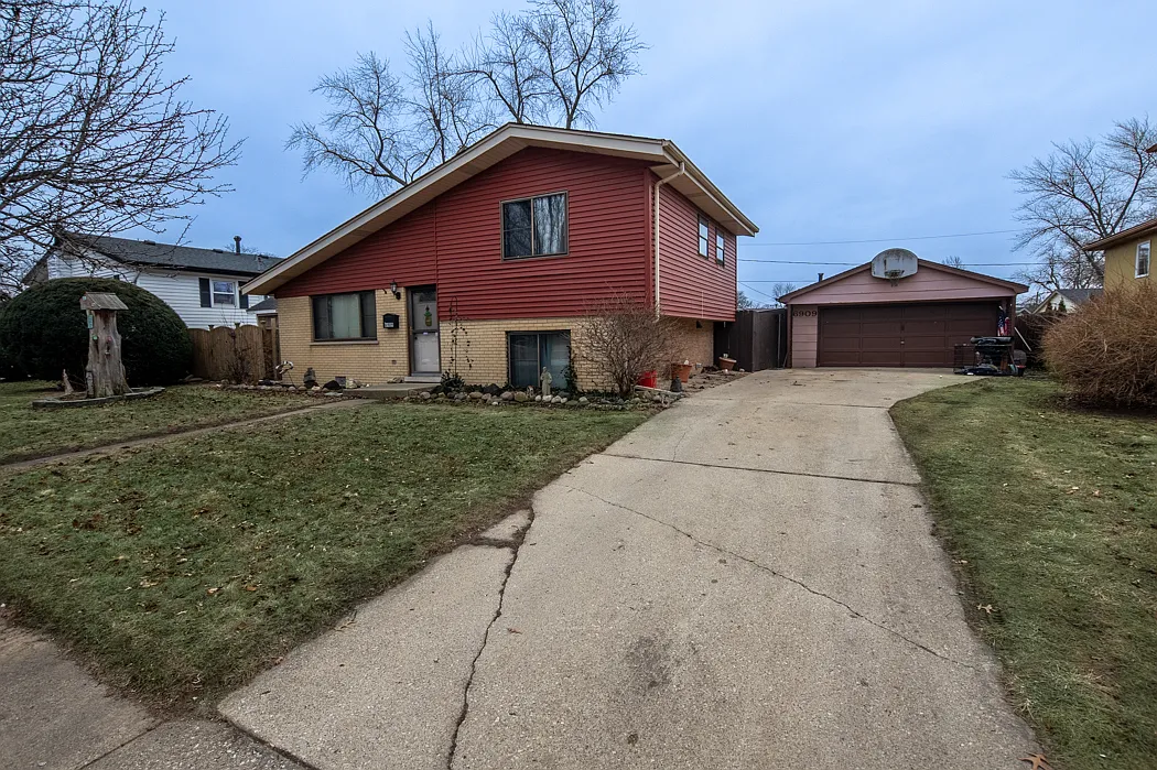 6909 W 107th Pl photo 1
