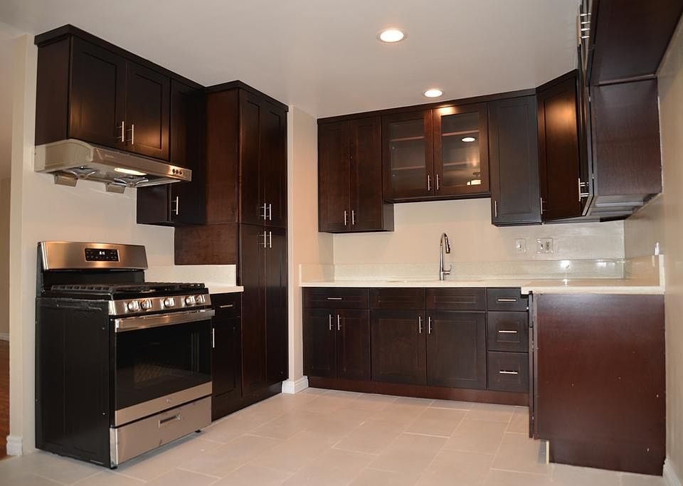 Kitchen with new cabinet