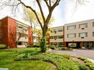 1139 Leavitt Ave APT 211, Flossmoor, IL 60422